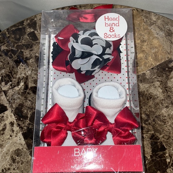 Baby Girl Holiday Headband and Socks NWT 0-6 Months - Picture 3 of 3